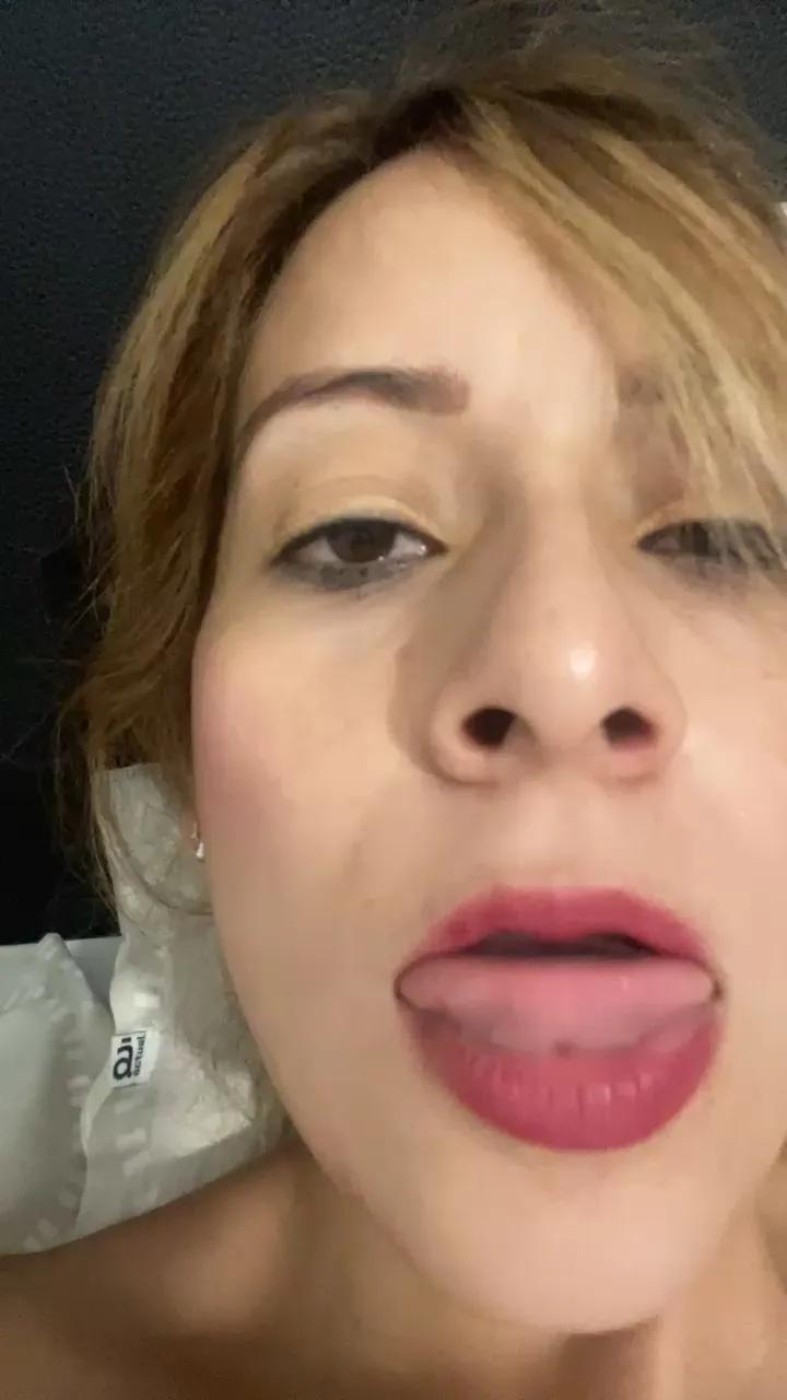 Offline AlejandraRose69 on Cam4