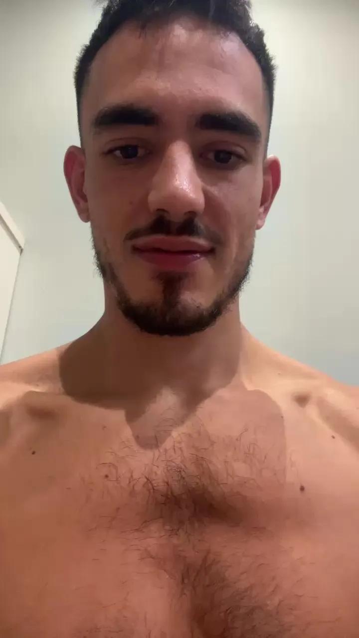 Offline AlejandroAlpha on Cam4