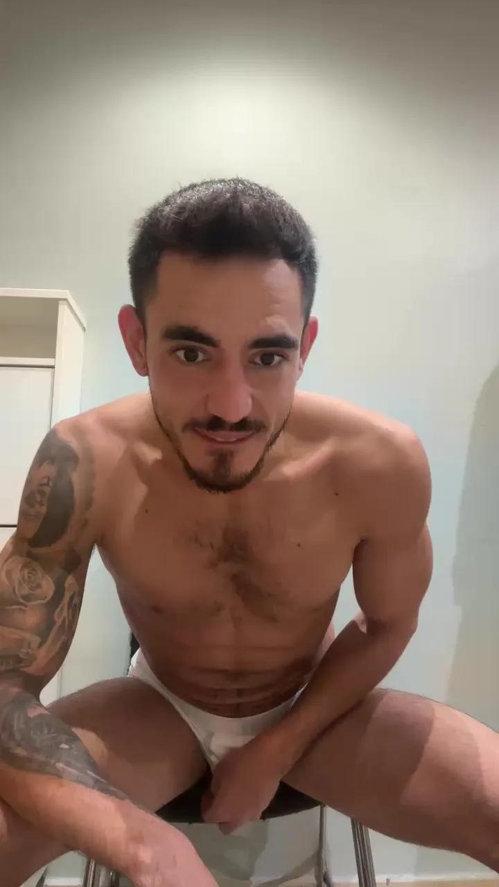 Offline AlejandroAlpha on Cam4