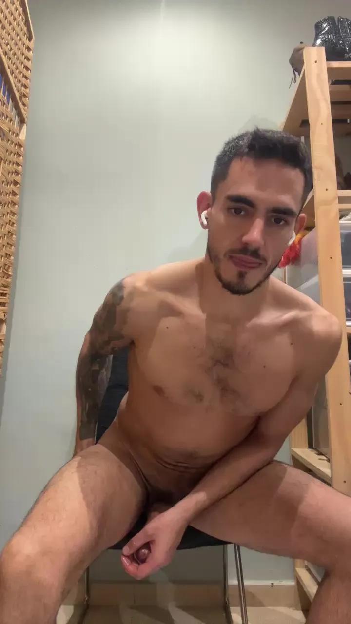 Offline AlejandroAlpha on Cam4