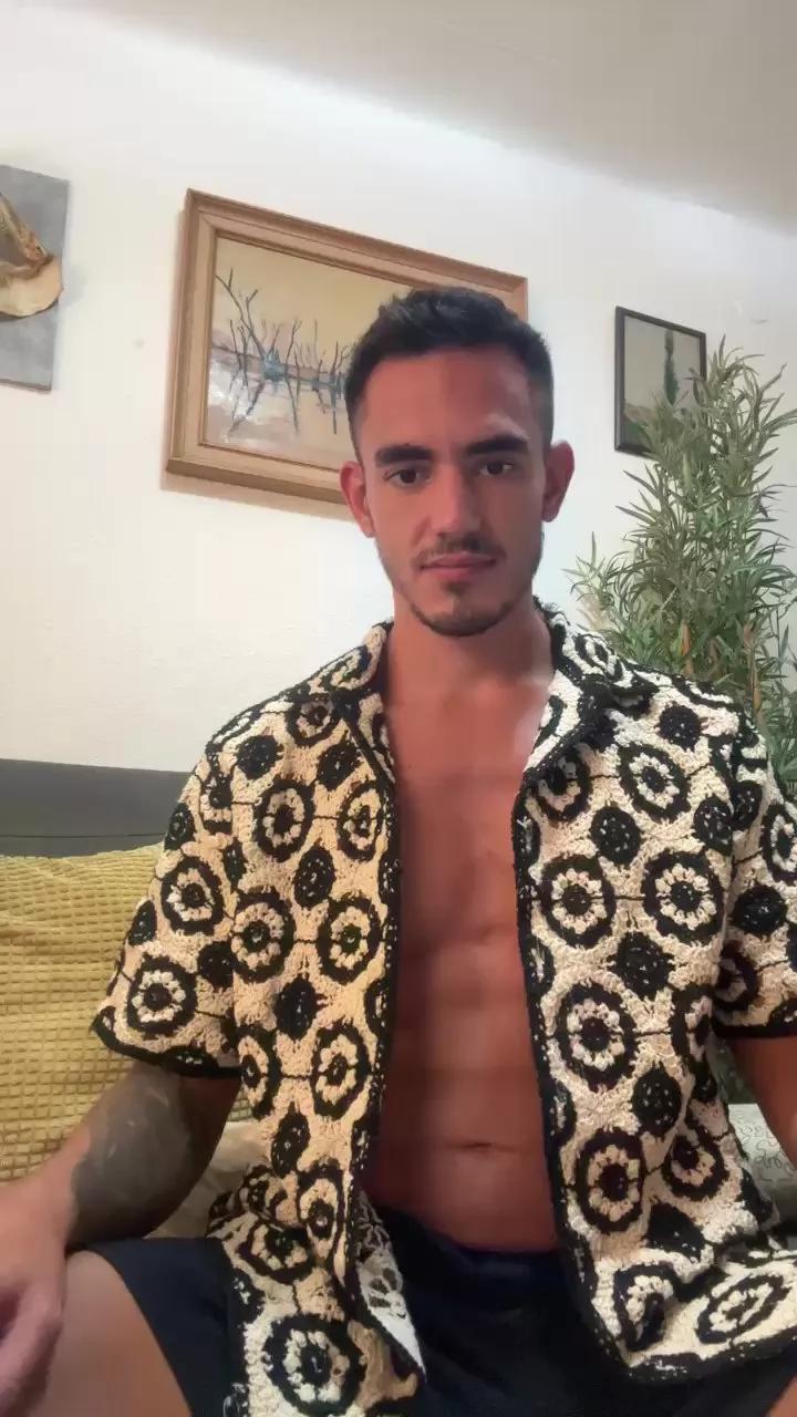 Offline AlejandroAlpha on Cam4