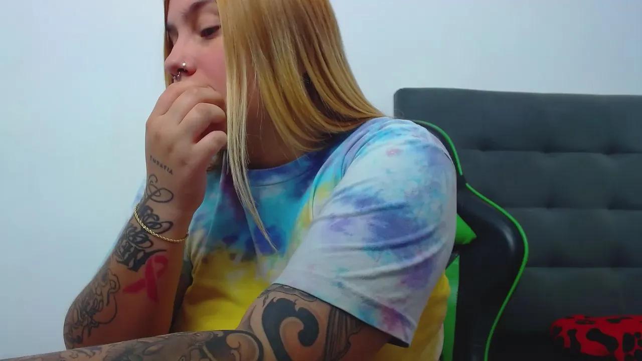 Offline alexa_rabbit on Cam4