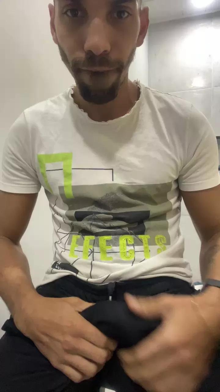 Alffredg_xxx on Cam4 