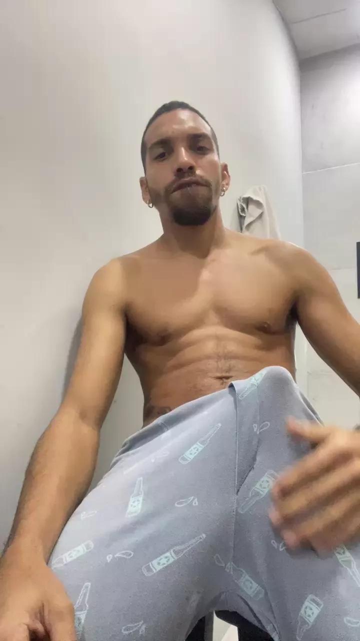 Alffredg_xxx on Cam4 