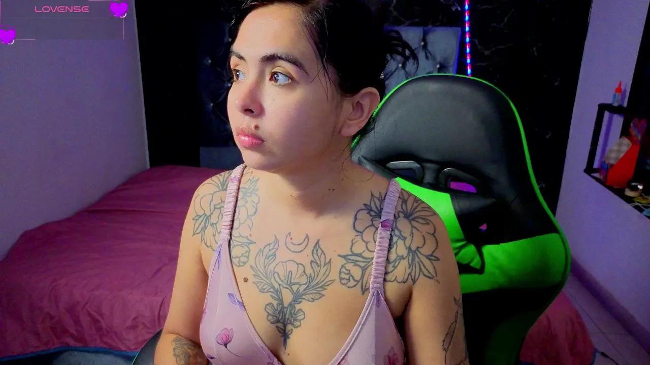 Aliaroses on Cam4 