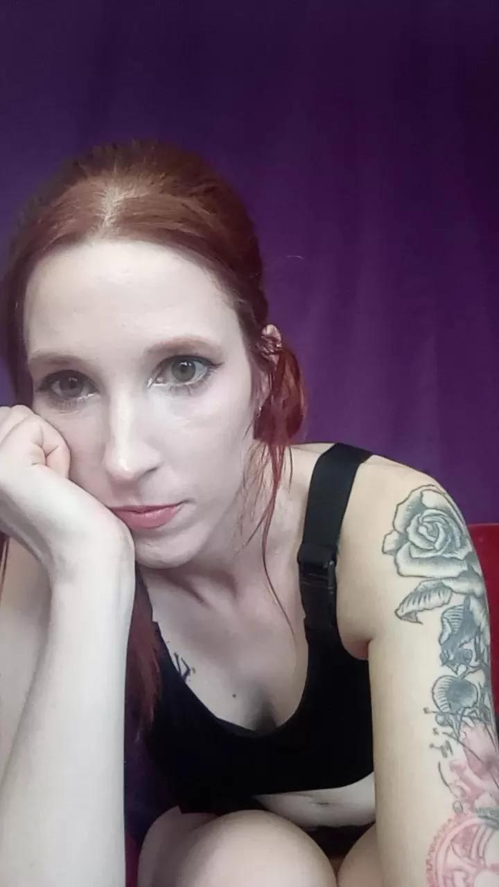 Offline Alicia_charmed on Cam4