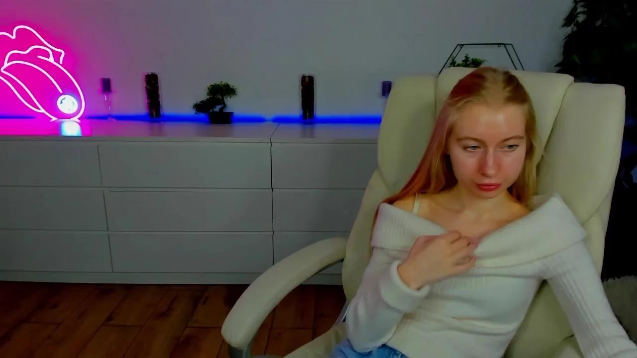 Alina__Blonde —  #C2C #spanking #feet #cute