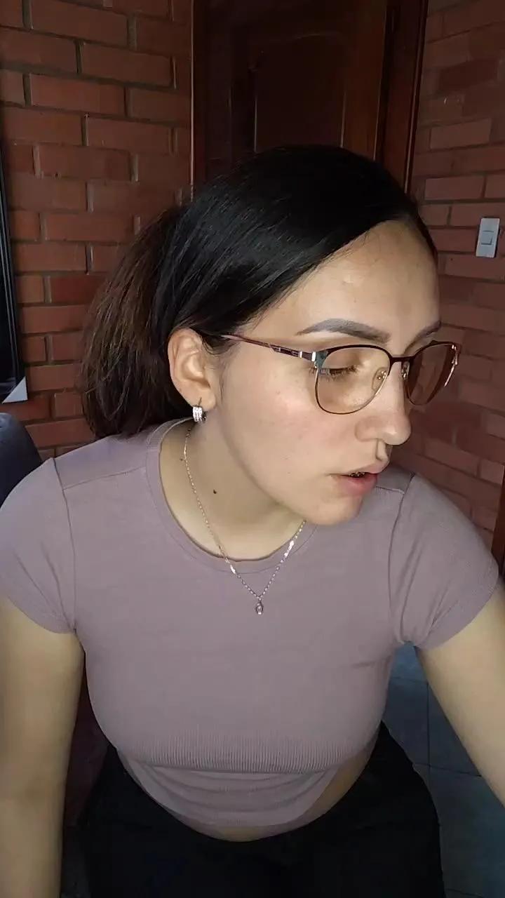 Offline aliz21 on Cam4