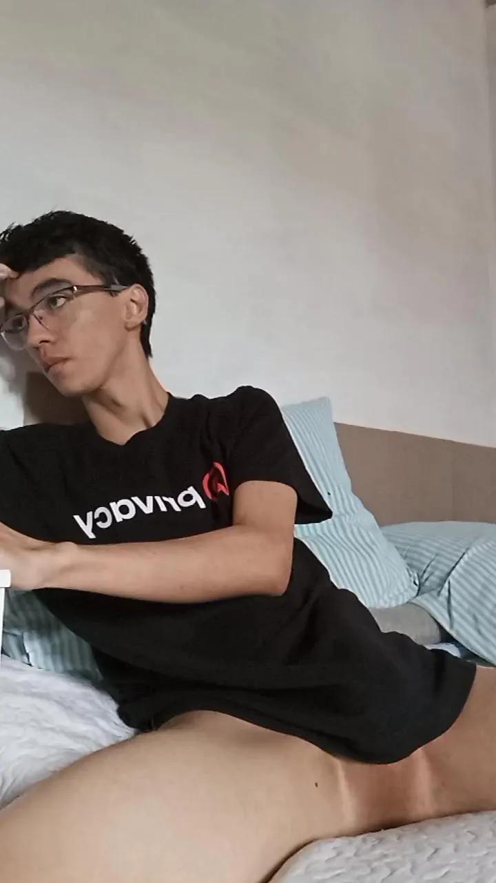 Offline Allyzinho on Cam4