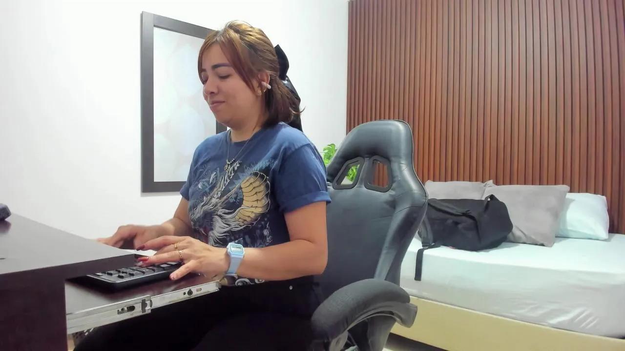 alma_fenix on Cam4 