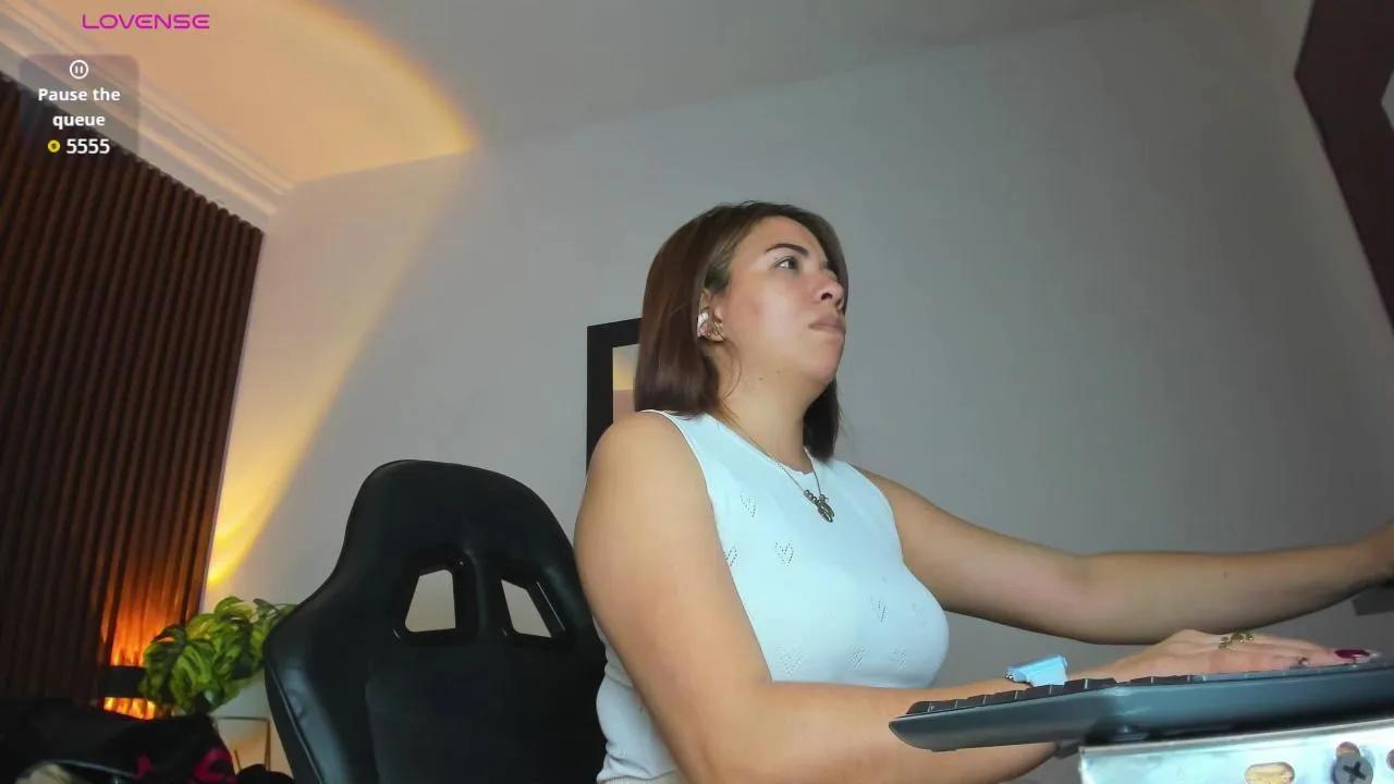 alma_fenix on Cam4 