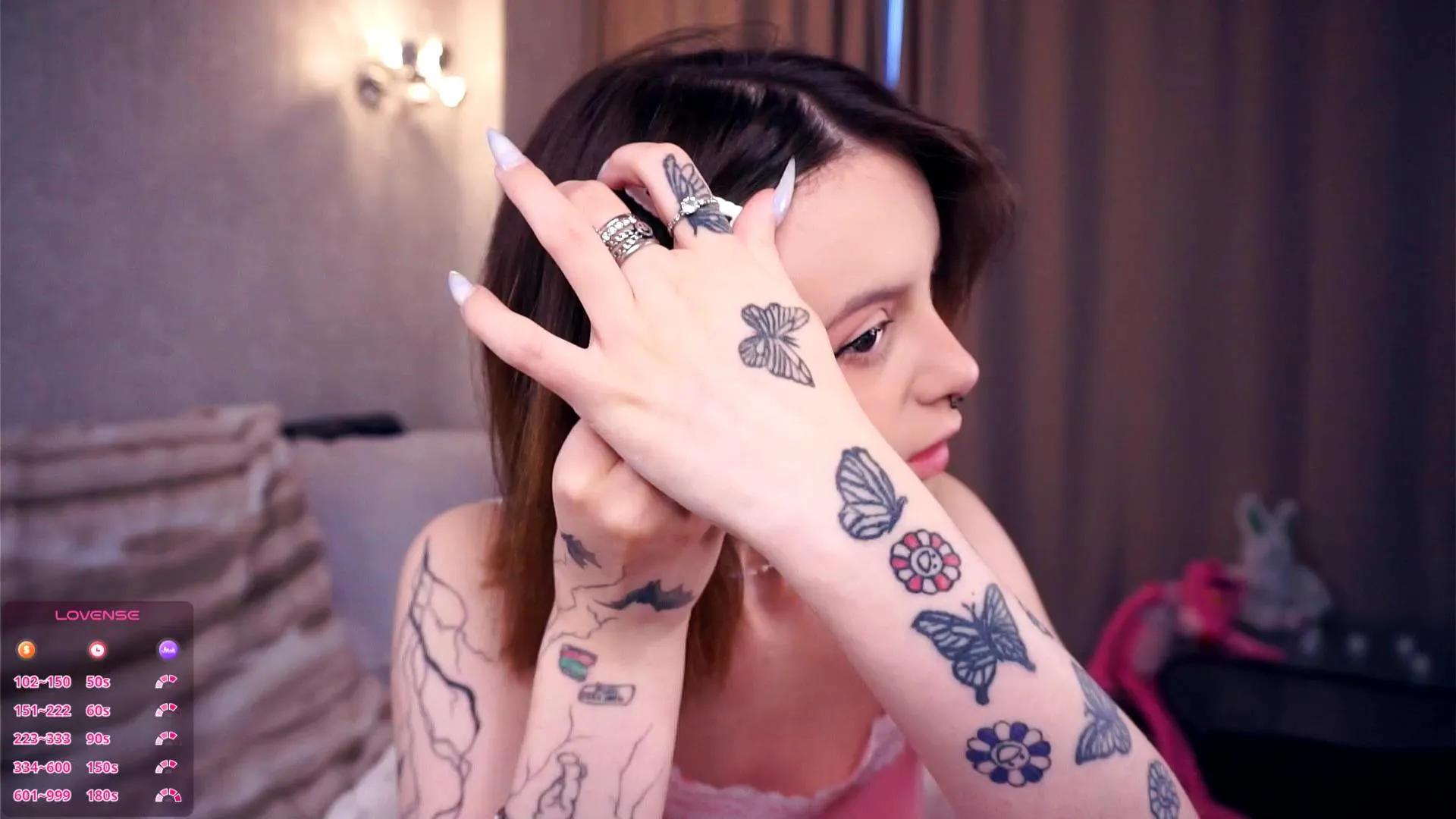 AlodieCoey on Cam4