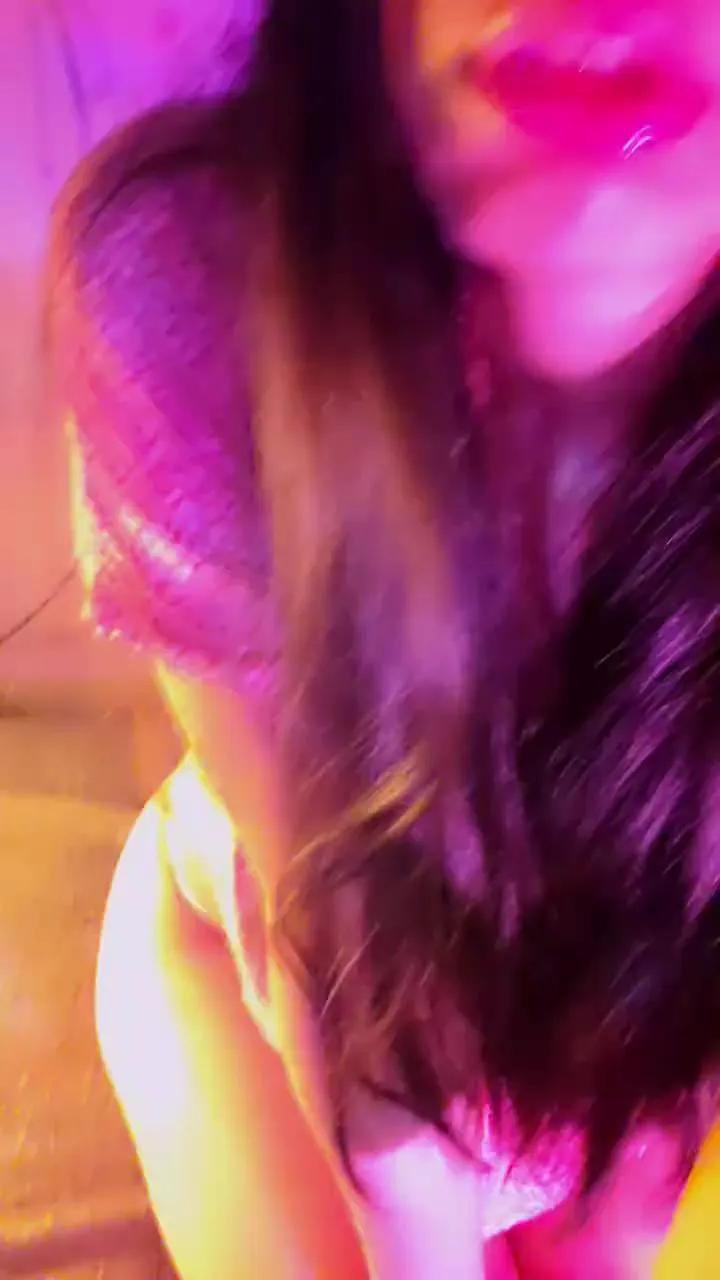 Aloneathome22 — Freechat on Cam4