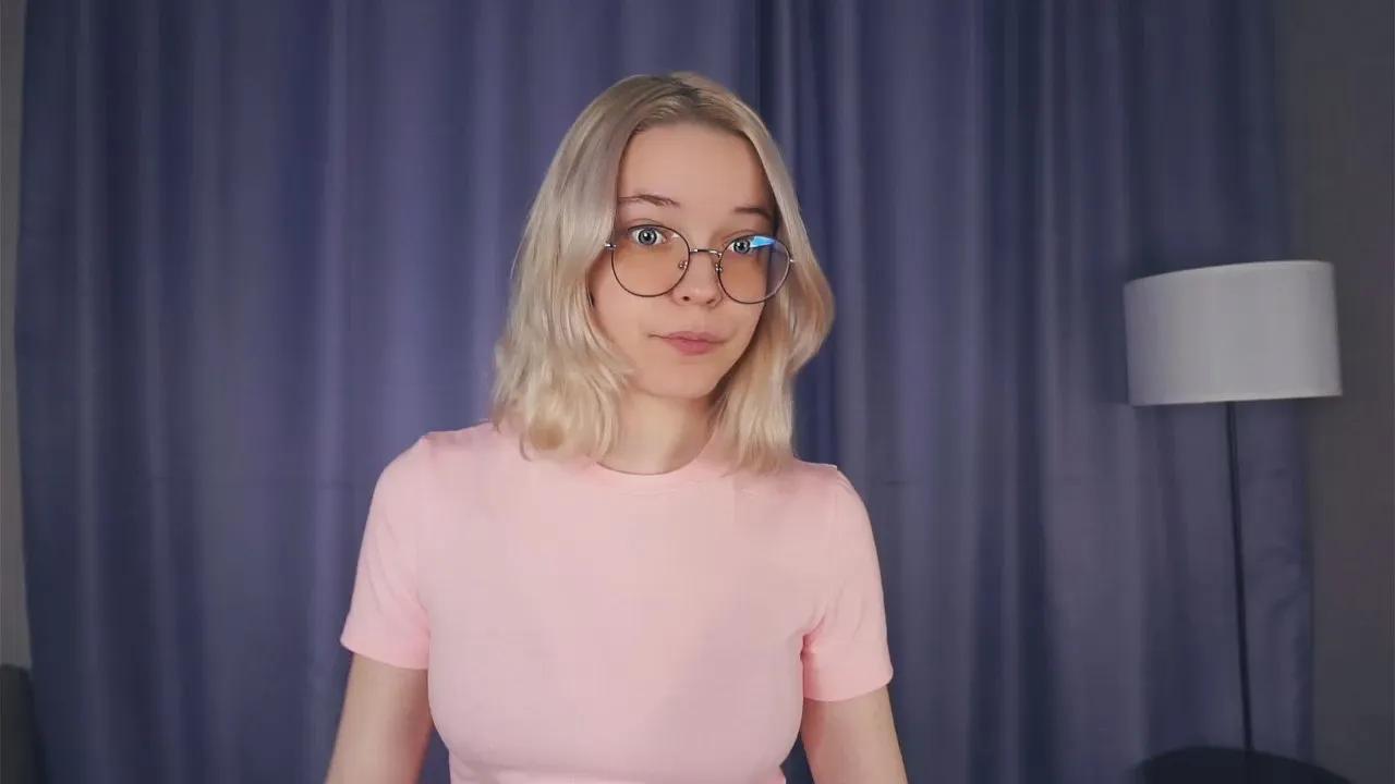 AlyceBurkert —  #C2C #bigass #smoke #striptease #ass #spanking #feet