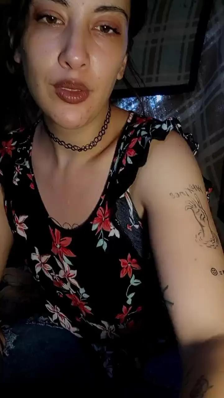 Offline Amanitababy on Cam4