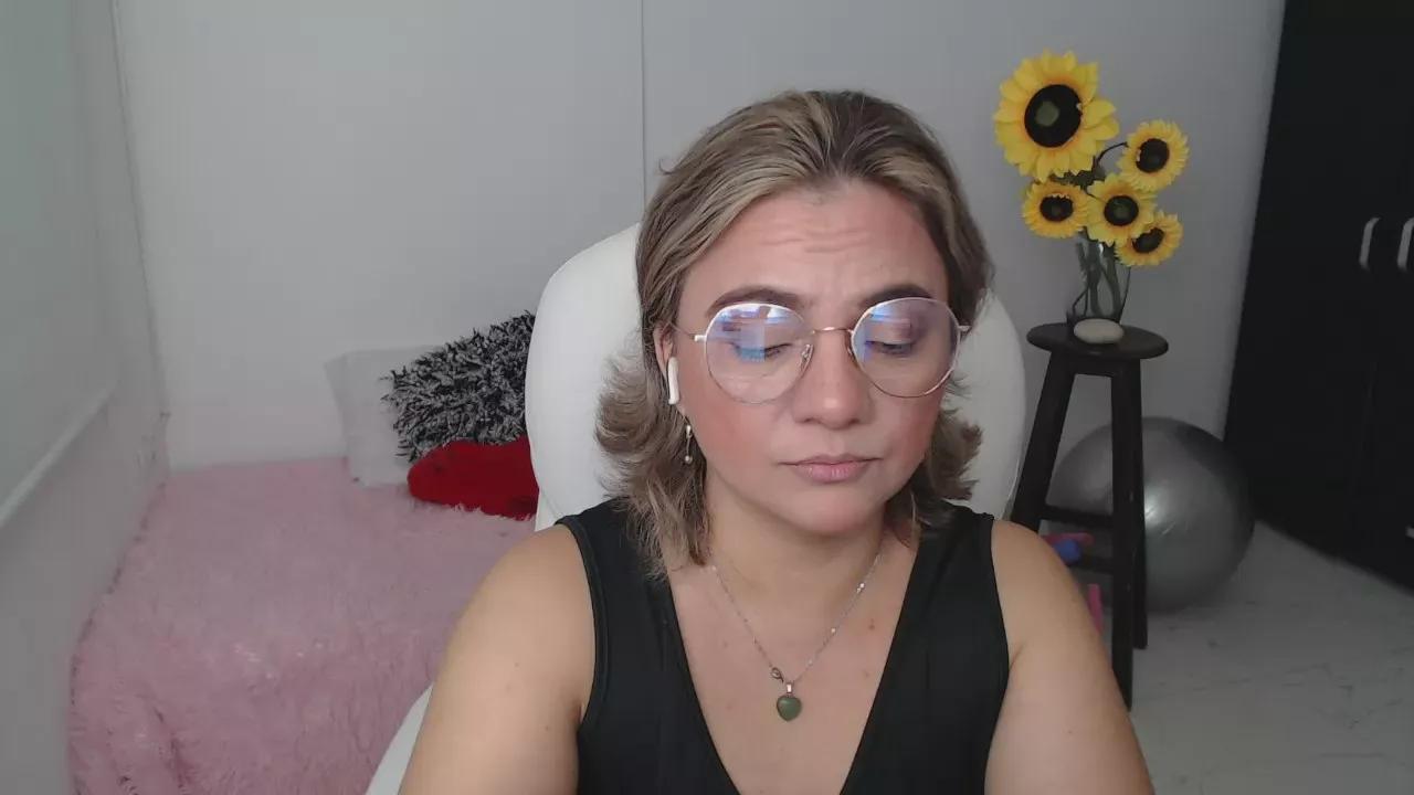 ana_milf on Cam4 