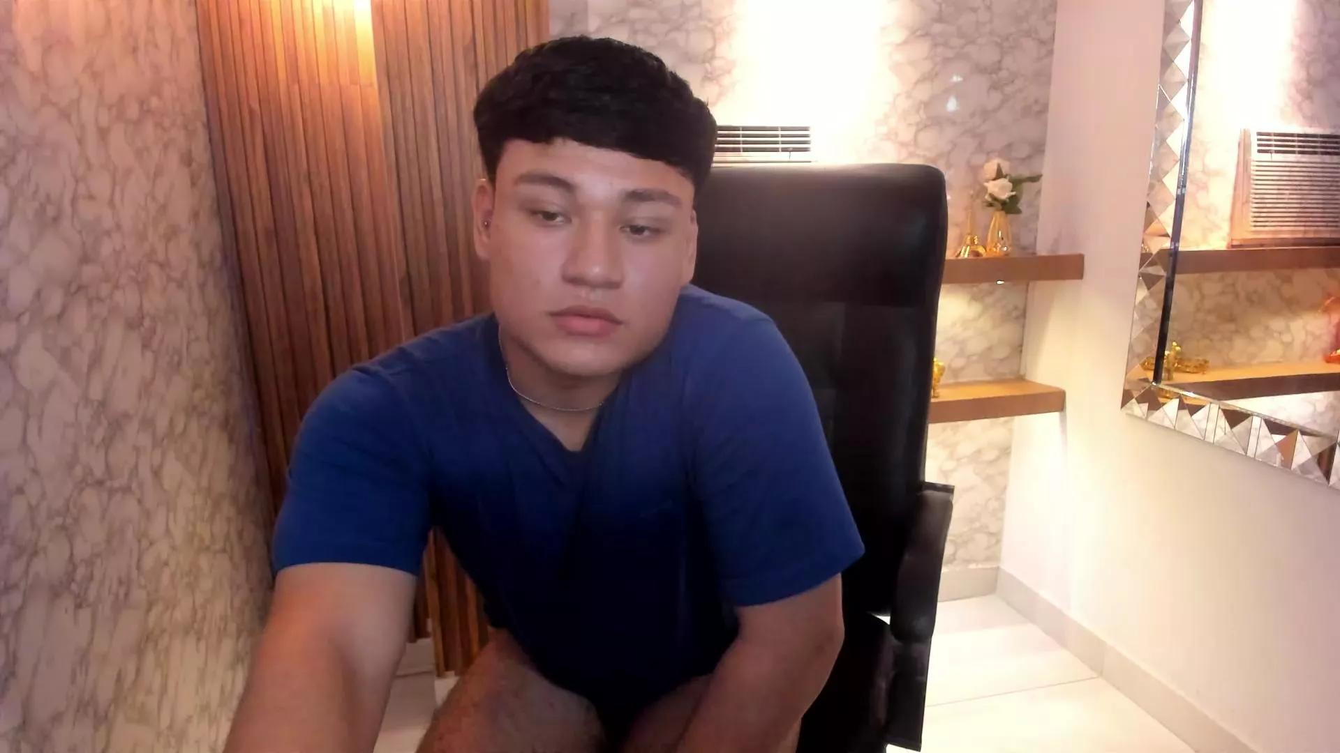 AndrewPeach on Cam4 