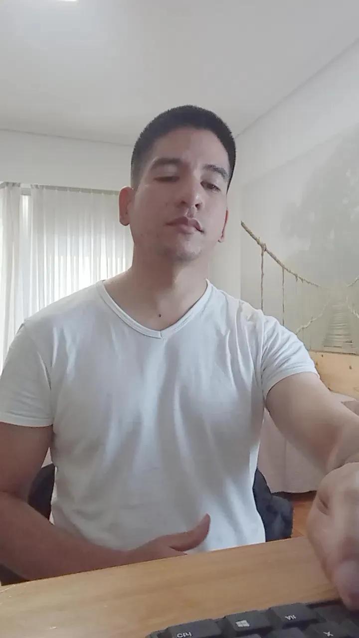 Offline Andydam902 on Cam4