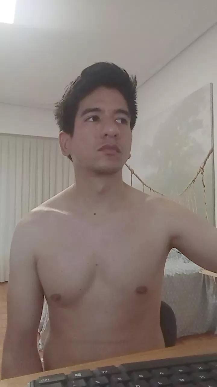 Offline Andydam902 on Cam4