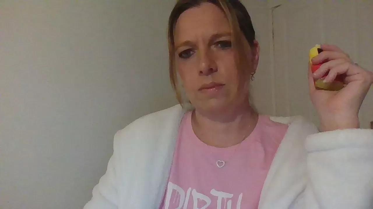 Offline Angelbaby999 on Cam4