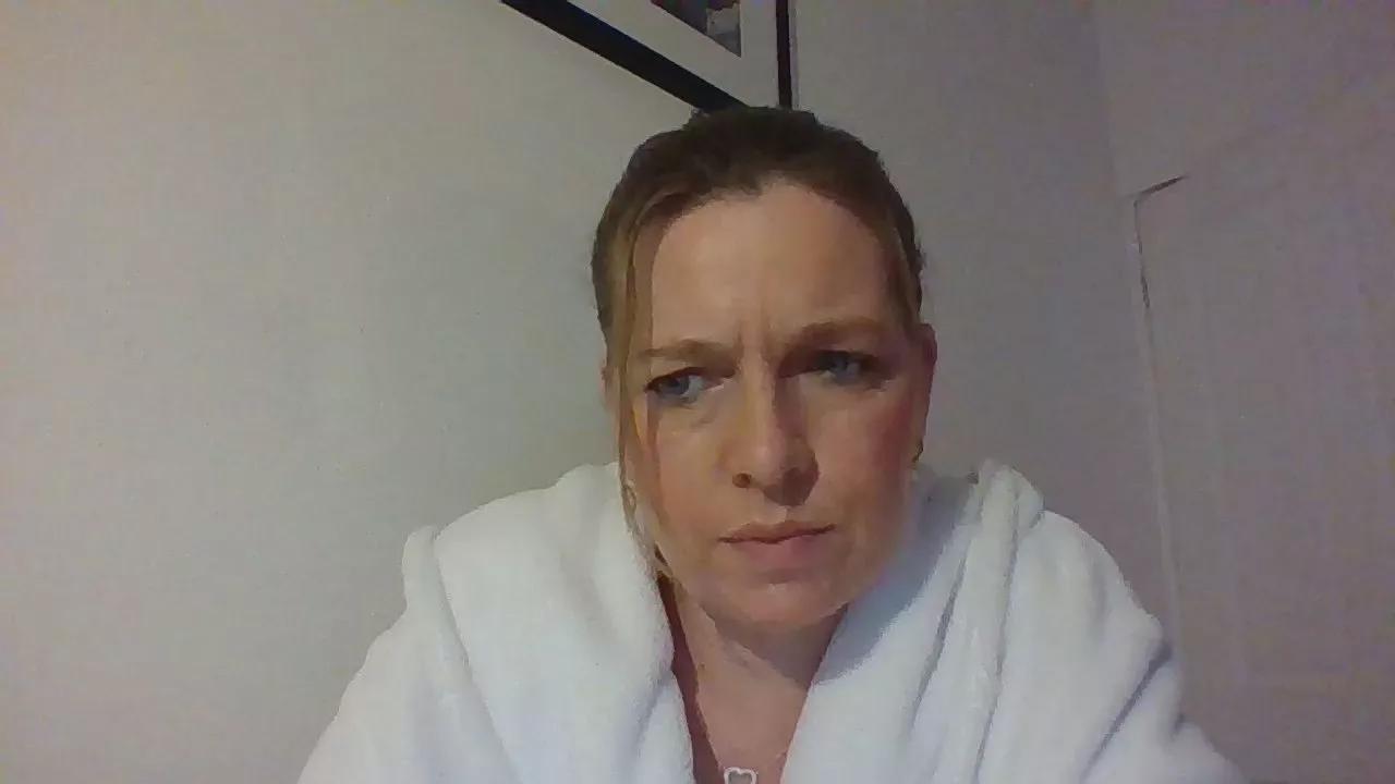 Offline Angelbaby999 on Cam4