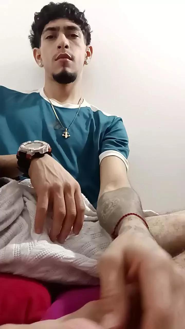 Angelhugedick23 on Cam4 