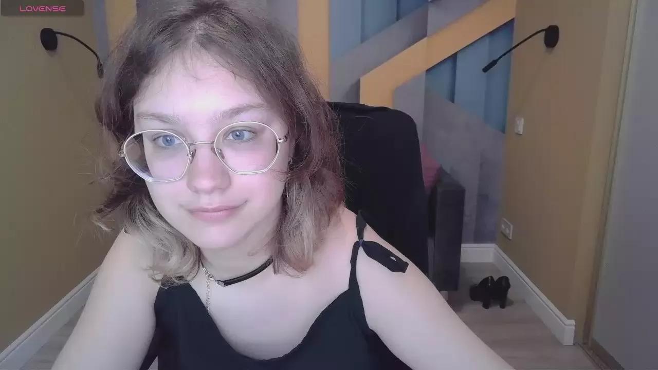 Avatar of AngelinaLow