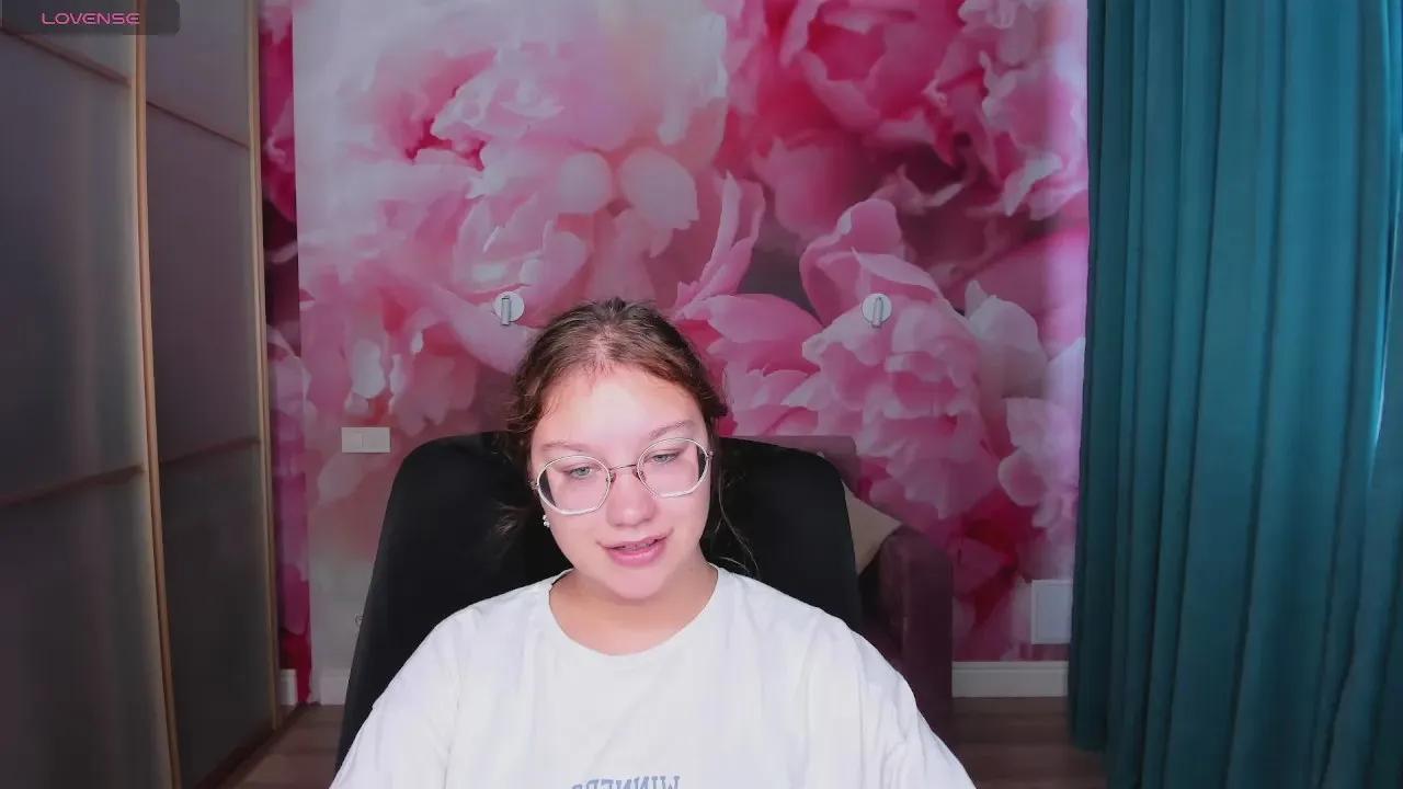 Avatar of AngelinaLow