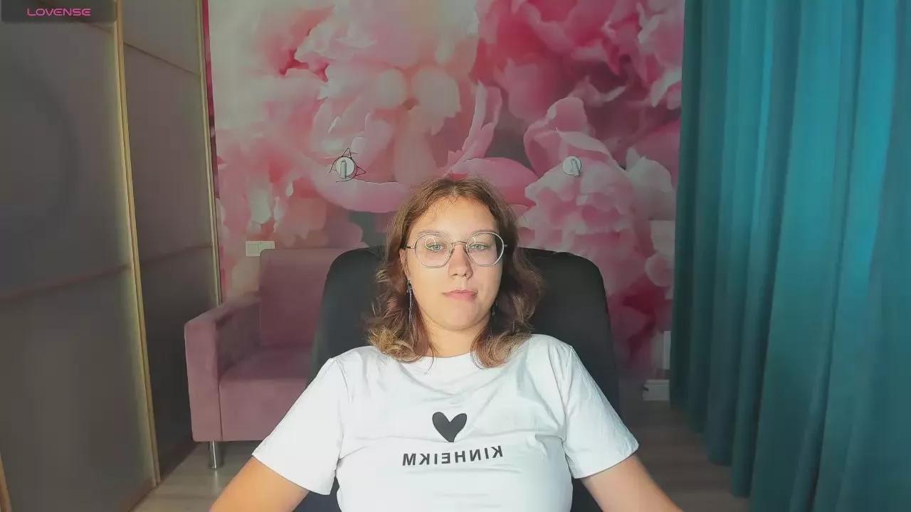 Avatar of AngelinaLow