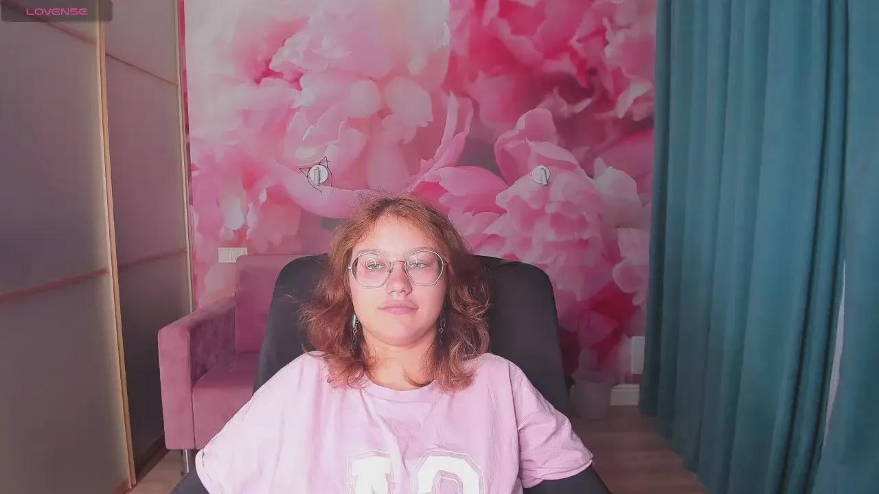 Avatar of AngelinaLow