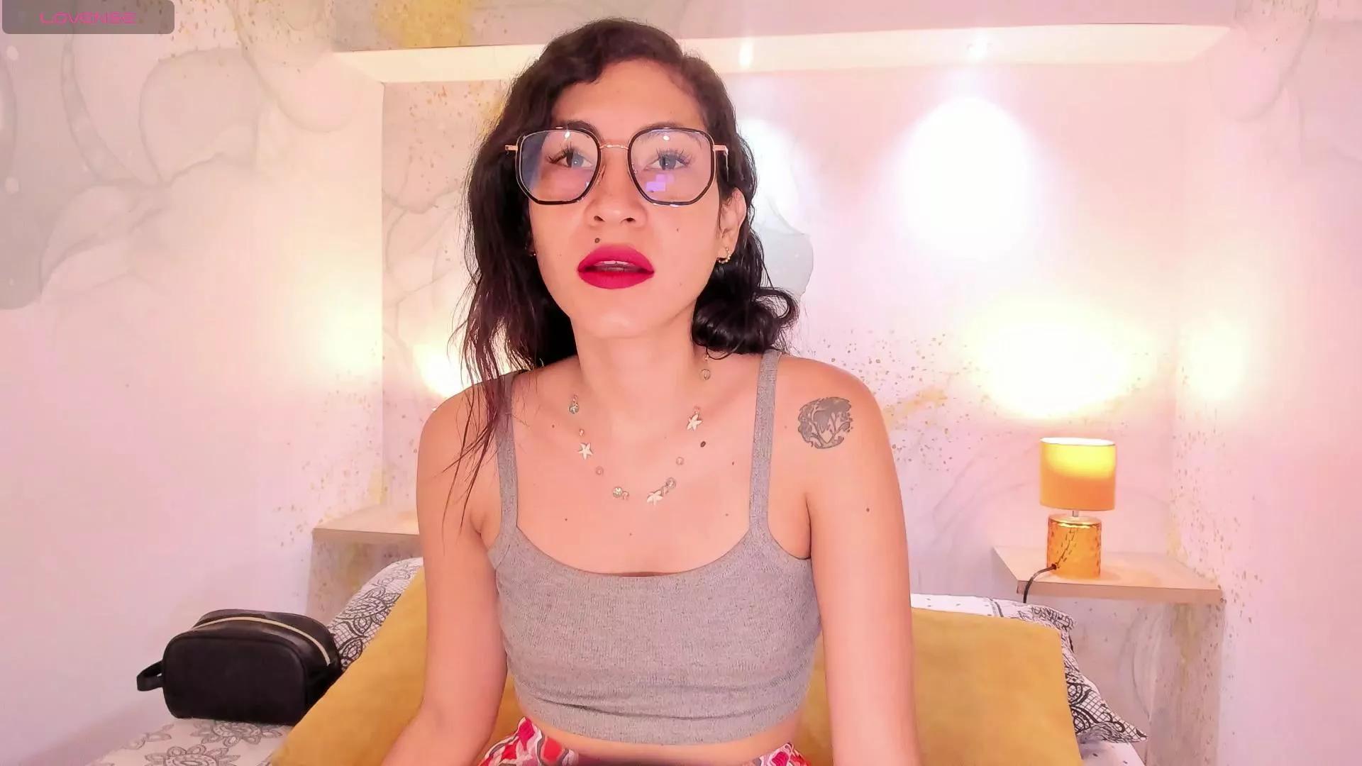 anna_lew on Cam4 