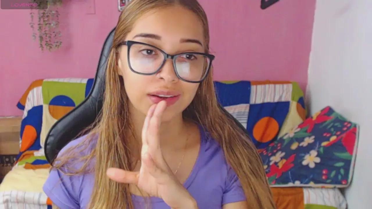 Offline antonella_Ponss on Cam4