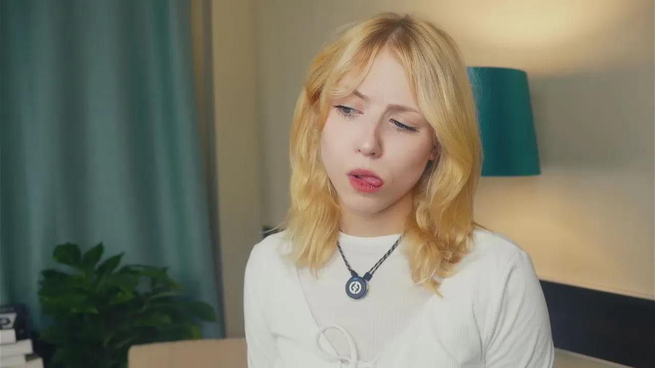 ArmidaSalsberg —  #C2C #feet #spanking #blowjob #gamer #cum #striptease