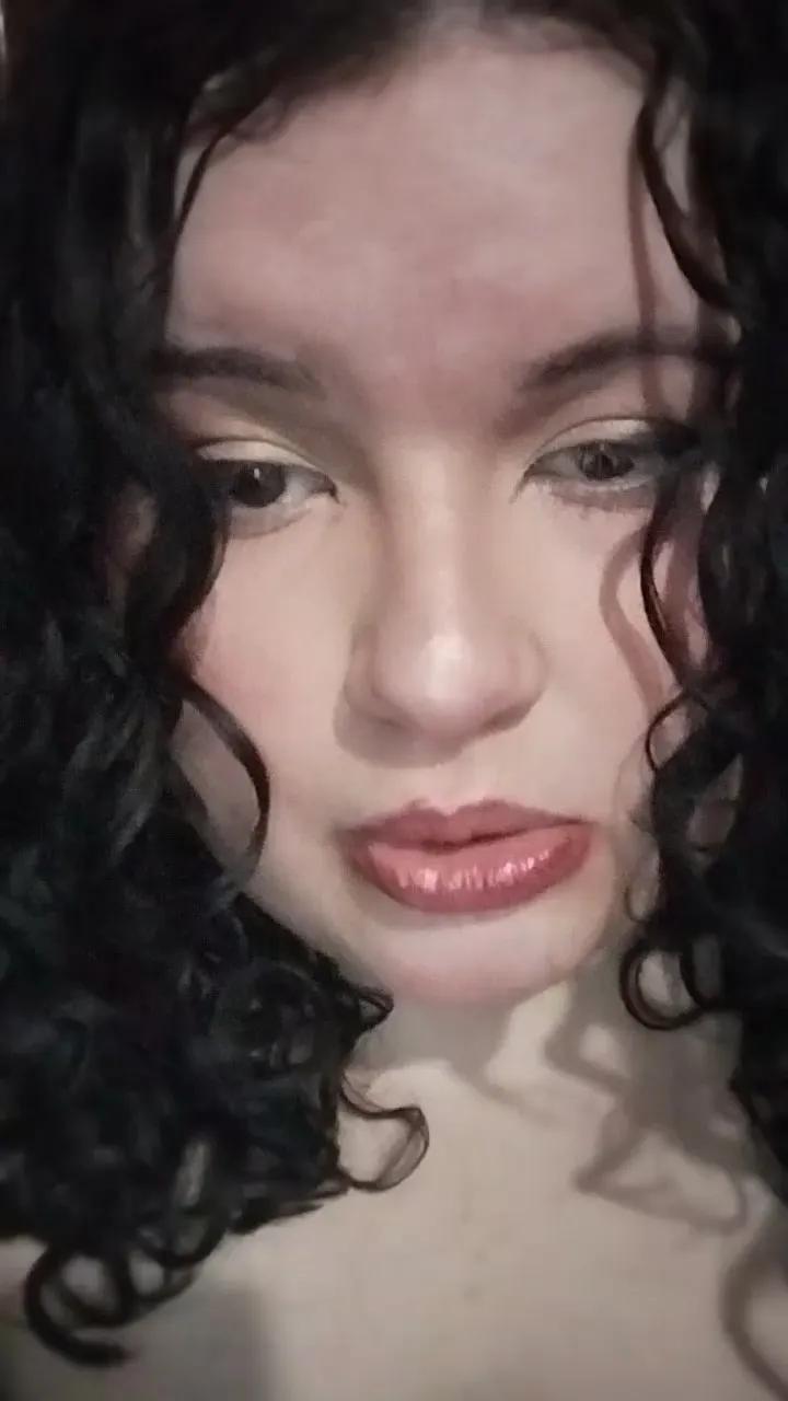 Offline Auroramunizrt on Cam4