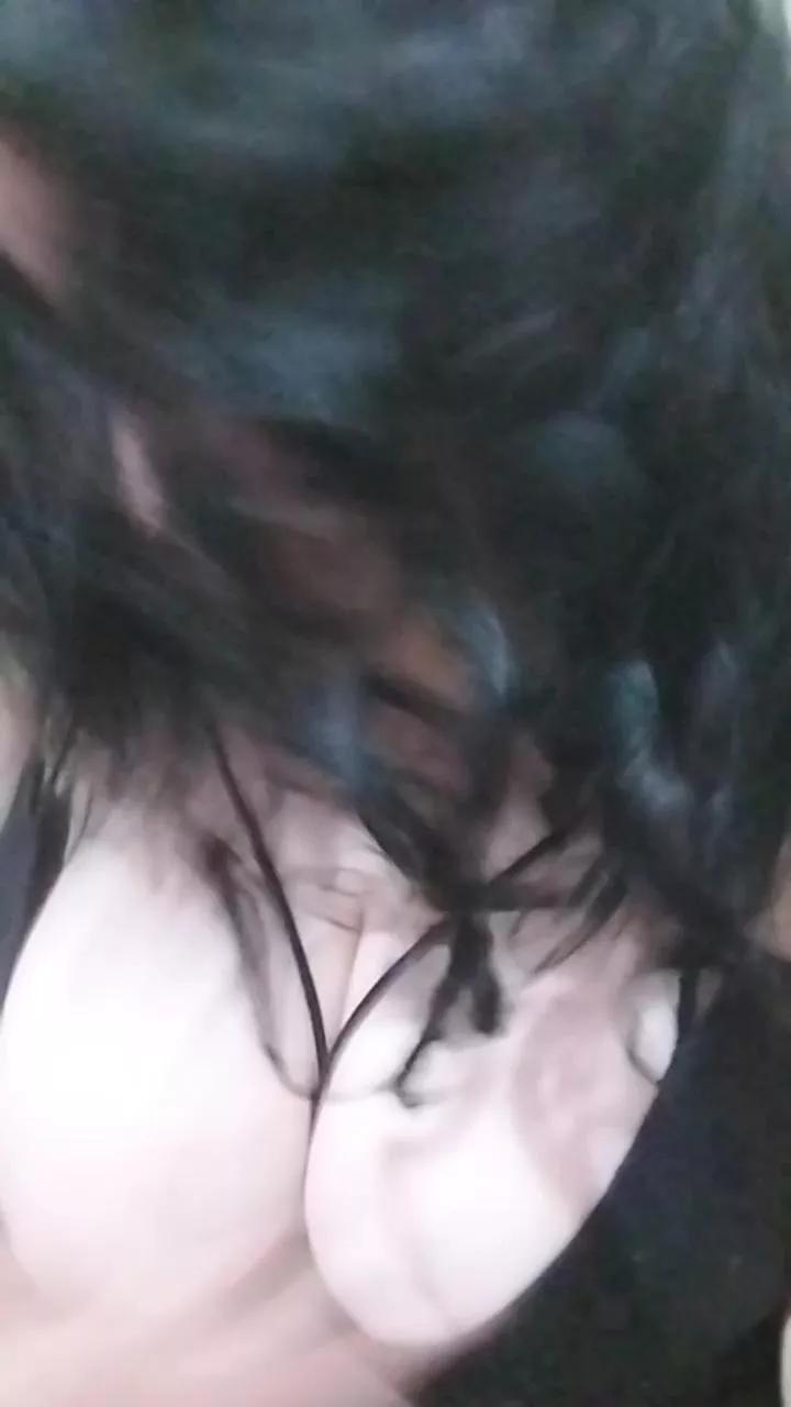 Offline Auroramunizrt on Cam4