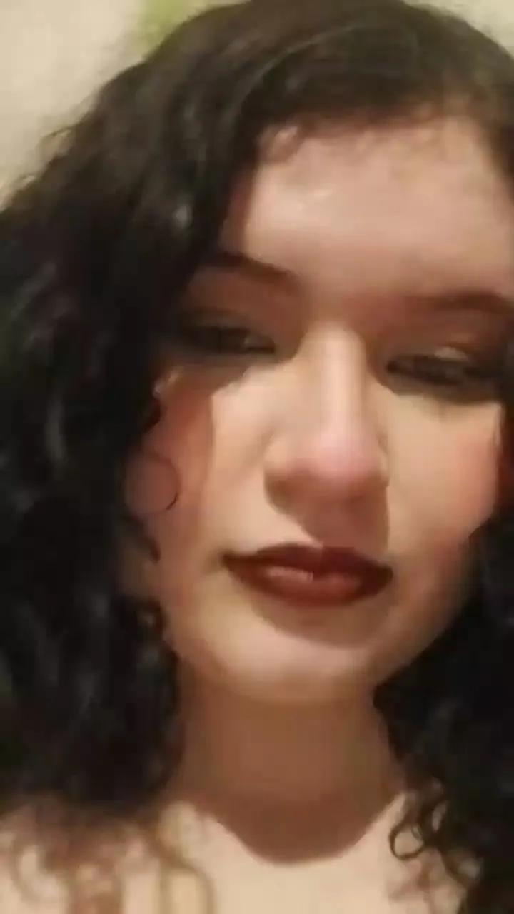 Offline Auroramunizrt on Cam4