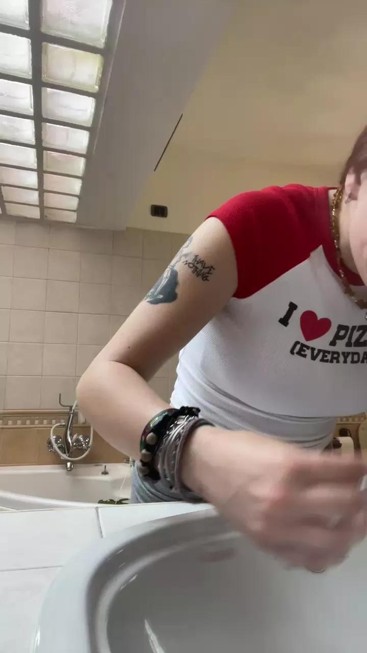 BabyGi23 on Cam4 
