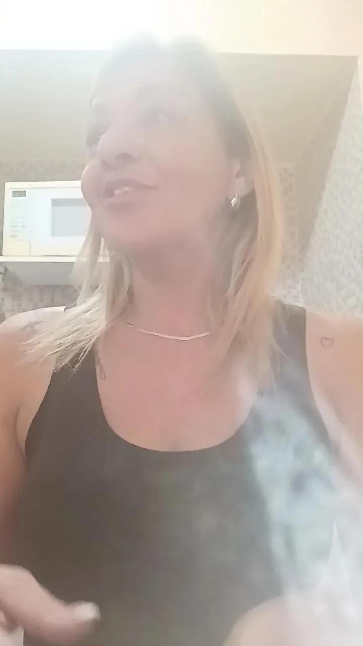 Bebota27 — Freechat on Cam4