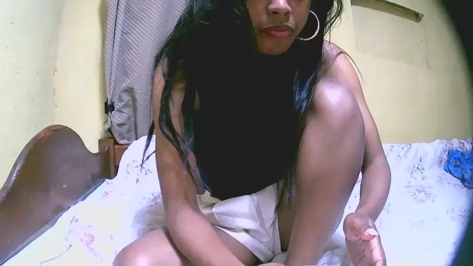 Offline Bella_5 on Cam4