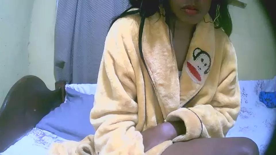 Offline Bella_5 on Cam4
