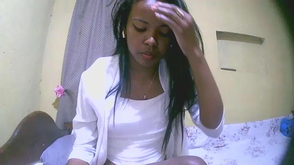 Offline Bella_5 on Cam4