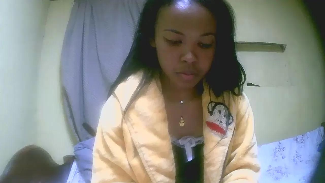 Offline Bella_5 on Cam4