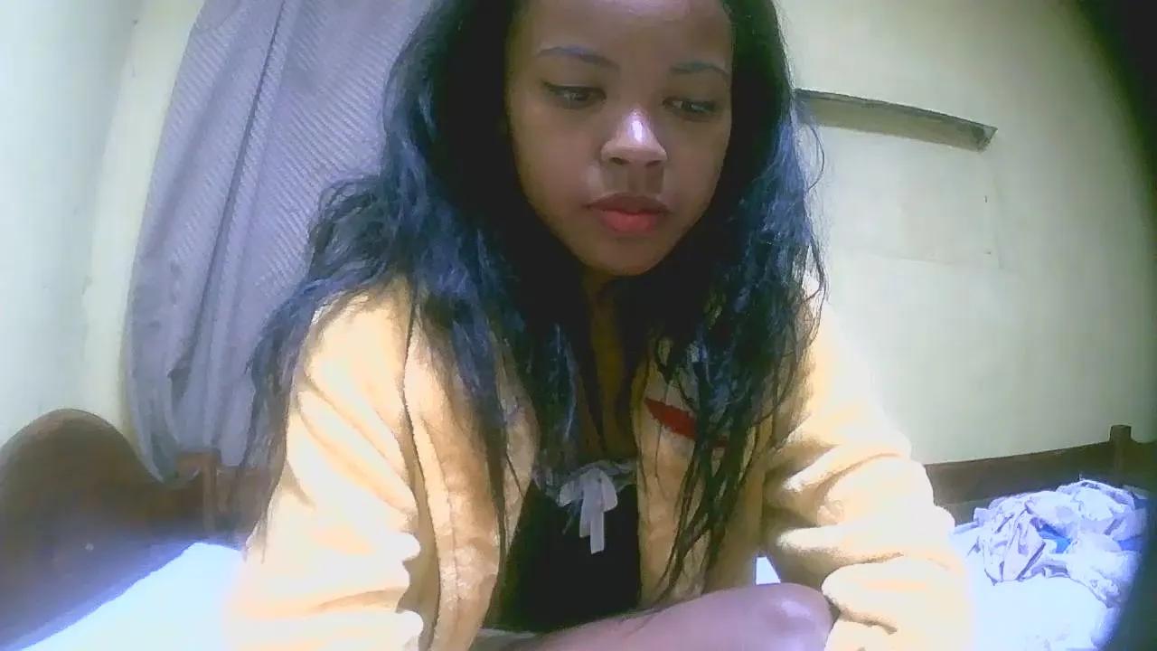 Offline Bella_5 on Cam4