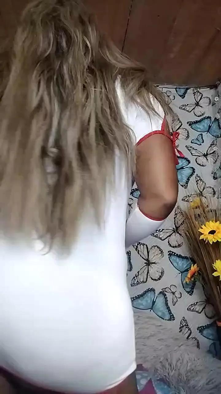 bellarenata — Freechat on Cam4