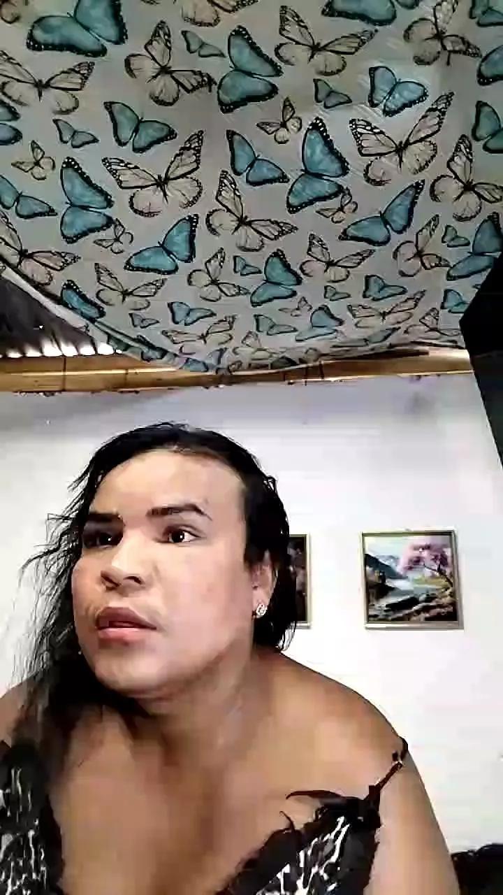 Offline bellarenata on Cam4