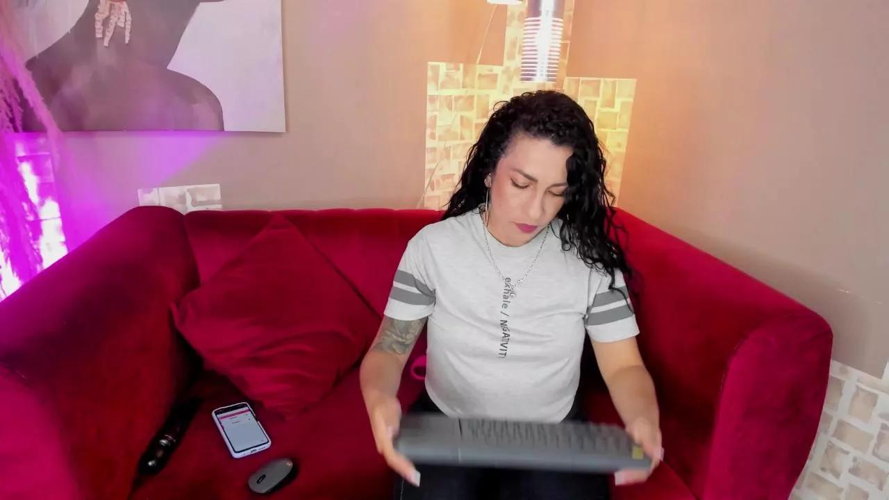 BellaWilliams on Cam4 