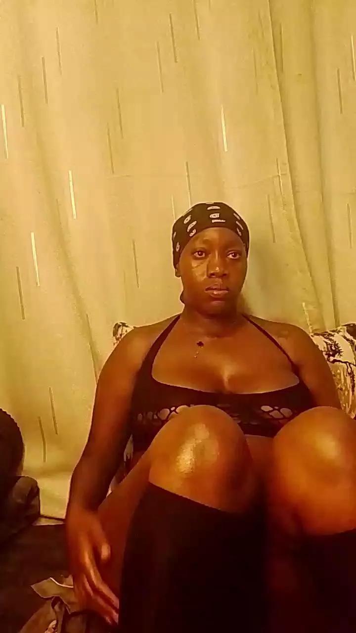 Bigbooty1231 on Cam4 