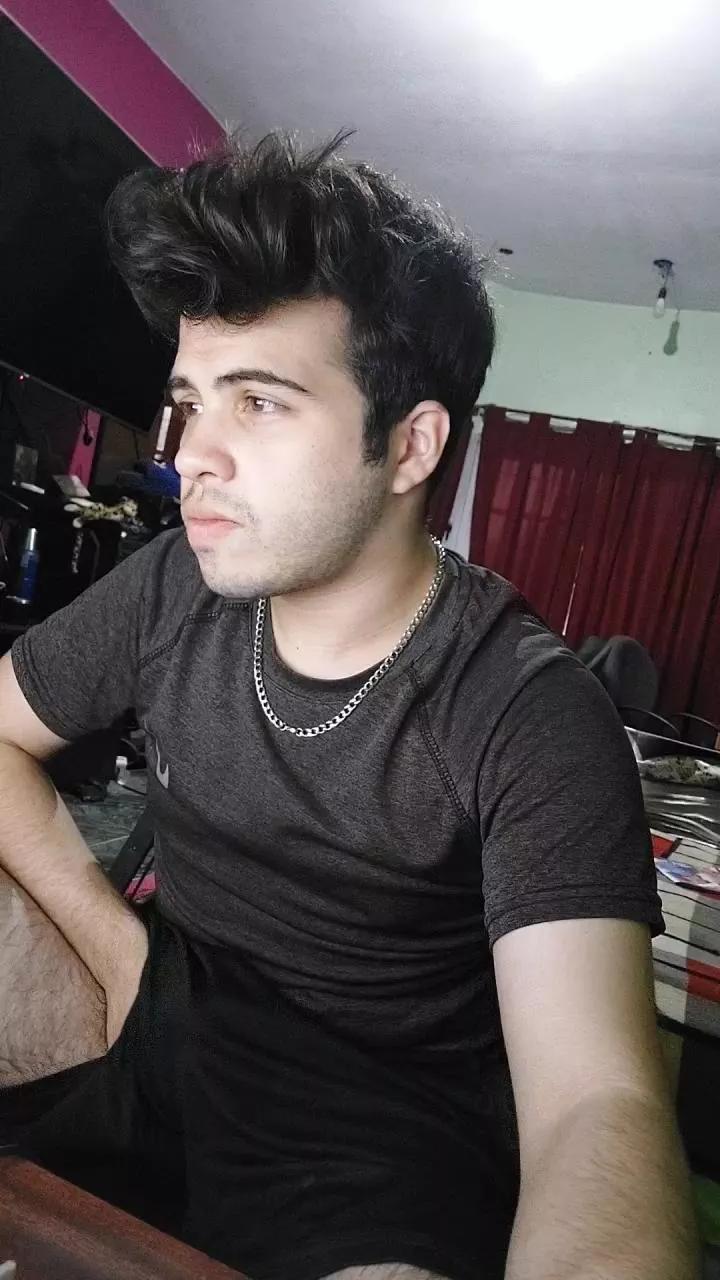 BigDick21cmPezL on Cam4 