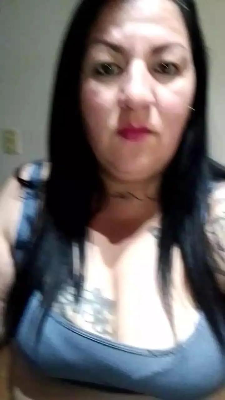 BiggAssQueen — Freechat on Cam4