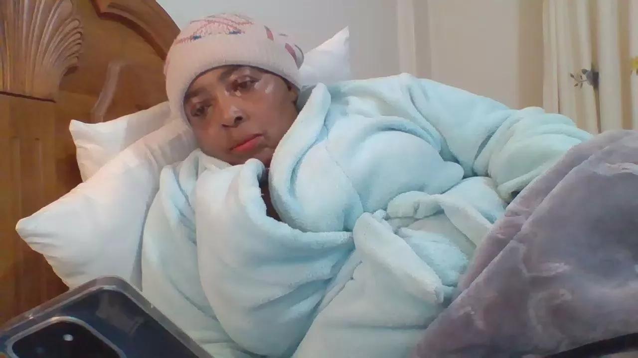 Offline bigpussylipsx53 on Cam4